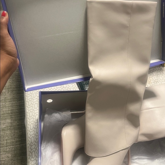 Elegant Bone Knee High Women's Boots - Picture 4 of 4